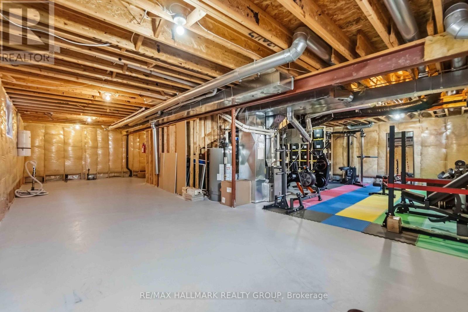 212 JANET WAY - 44