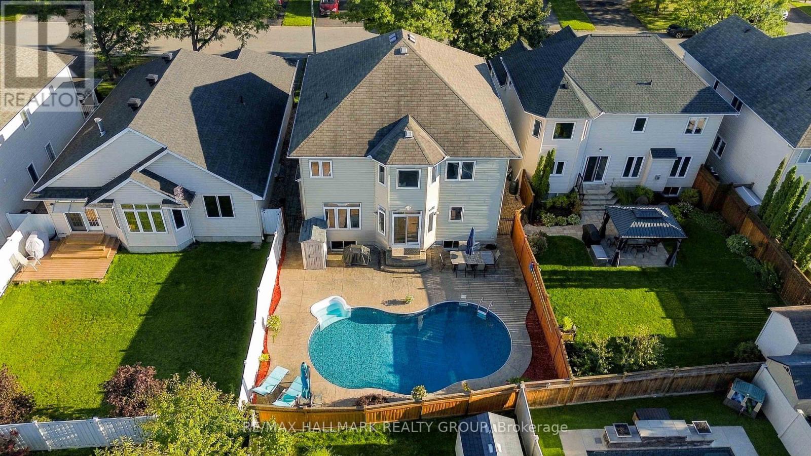212 JANET WAY - 50