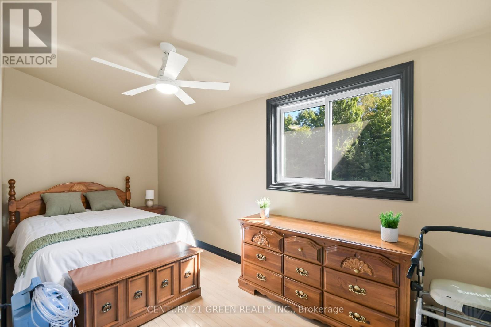 879 LAKE BERNARD ROAD S - 21