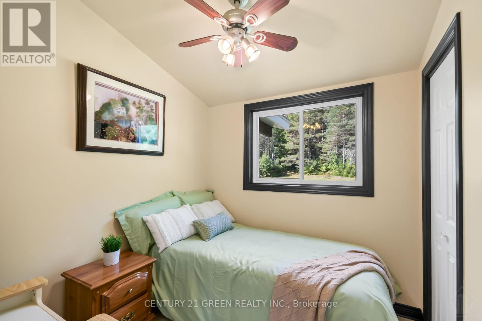 879 LAKE BERNARD ROAD S - 22