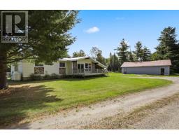Living room - 879 S Lake Bernard Road, Sundridge, ON P0A1Z0 Photo 8