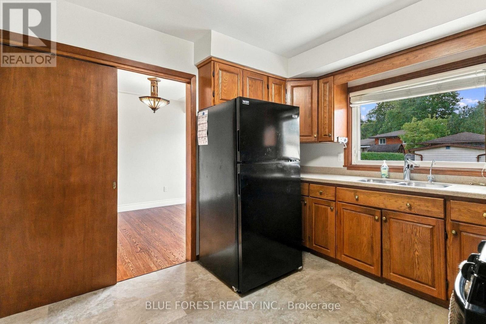 1260 VICTORIA DRIVE - 12