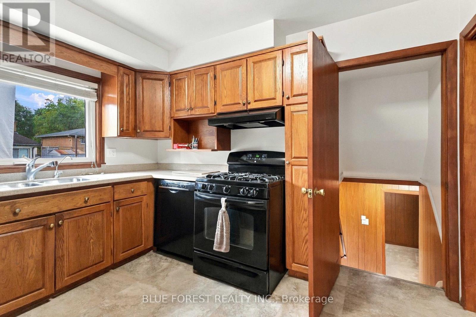 1260 VICTORIA DRIVE - 13