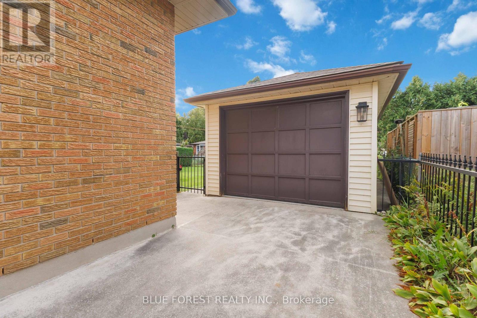 1260 VICTORIA DRIVE - 30