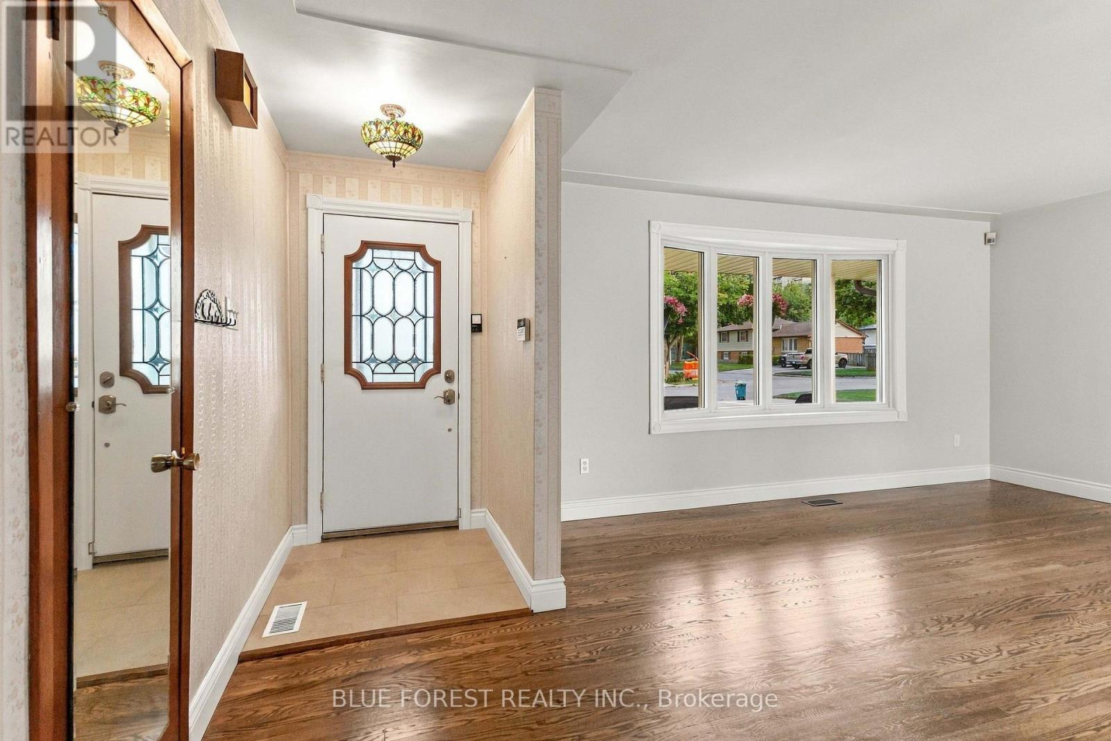 1260 VICTORIA DRIVE - 5