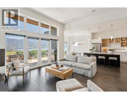 4pc Ensuite bath - 104 View Way, Penticton, BC V2A0A6 Photo 9