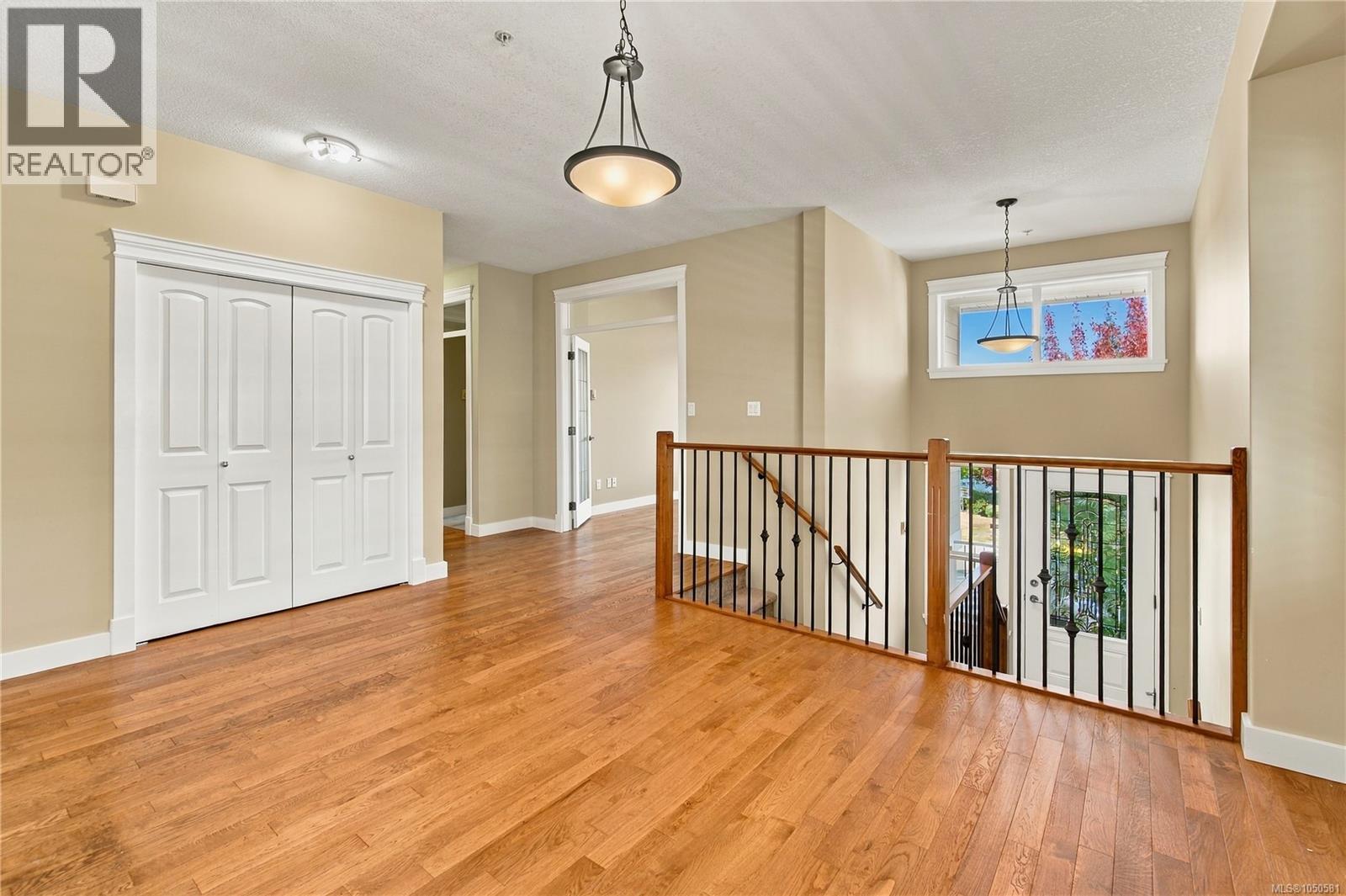 6179 Strathcona Pl - 10