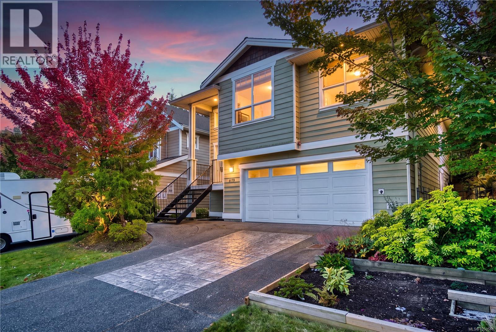 6179 Strathcona Pl - 2