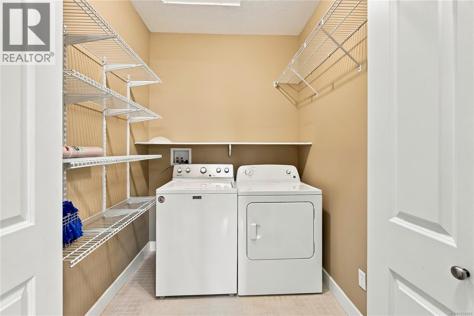 6179 Strathcona Pl - 23