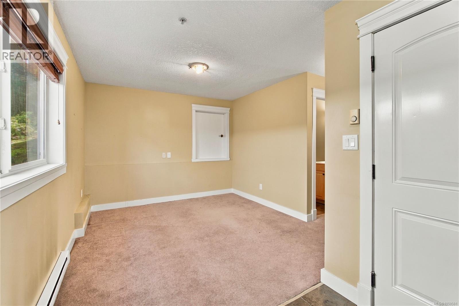 6179 Strathcona Pl - 34
