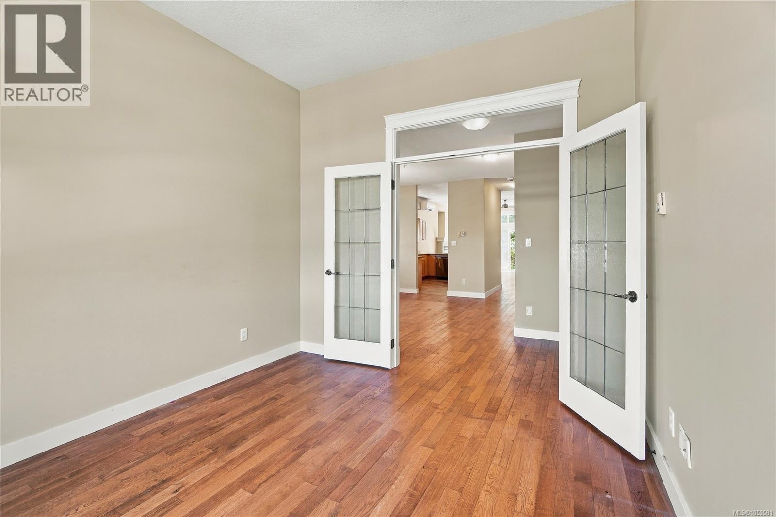 6179 Strathcona Pl - 8