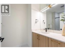 4pc Bathroom - 2424 25 Avenue Nw, Calgary, AB T2M2C5 Photo 22