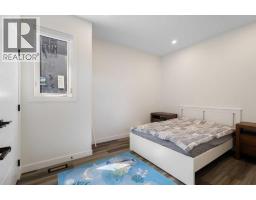 2pc Bathroom - 2424 25 Avenue Nw, Calgary, AB T2M2C5 Photo 18