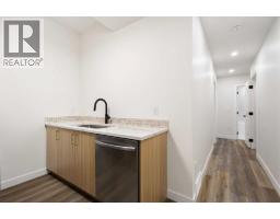 2426 25 Avenue Nw, Calgary, AB T2M2C5 Photo 38