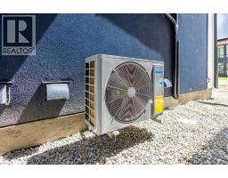 2426 25 Avenue NW - photo 4