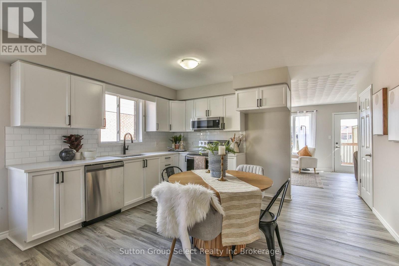 1106 NELLIS STREET, Woodstock (Woodstock - North) — photo 4