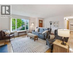 62 Ayer Avenue, photo 5