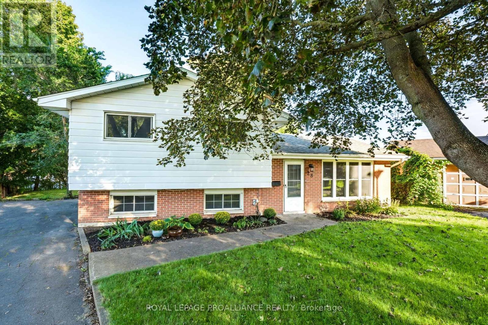 28 Massey Place, Brockville, Ontario, K6V3V9, Brockville, Ontario — photo 2 of 5