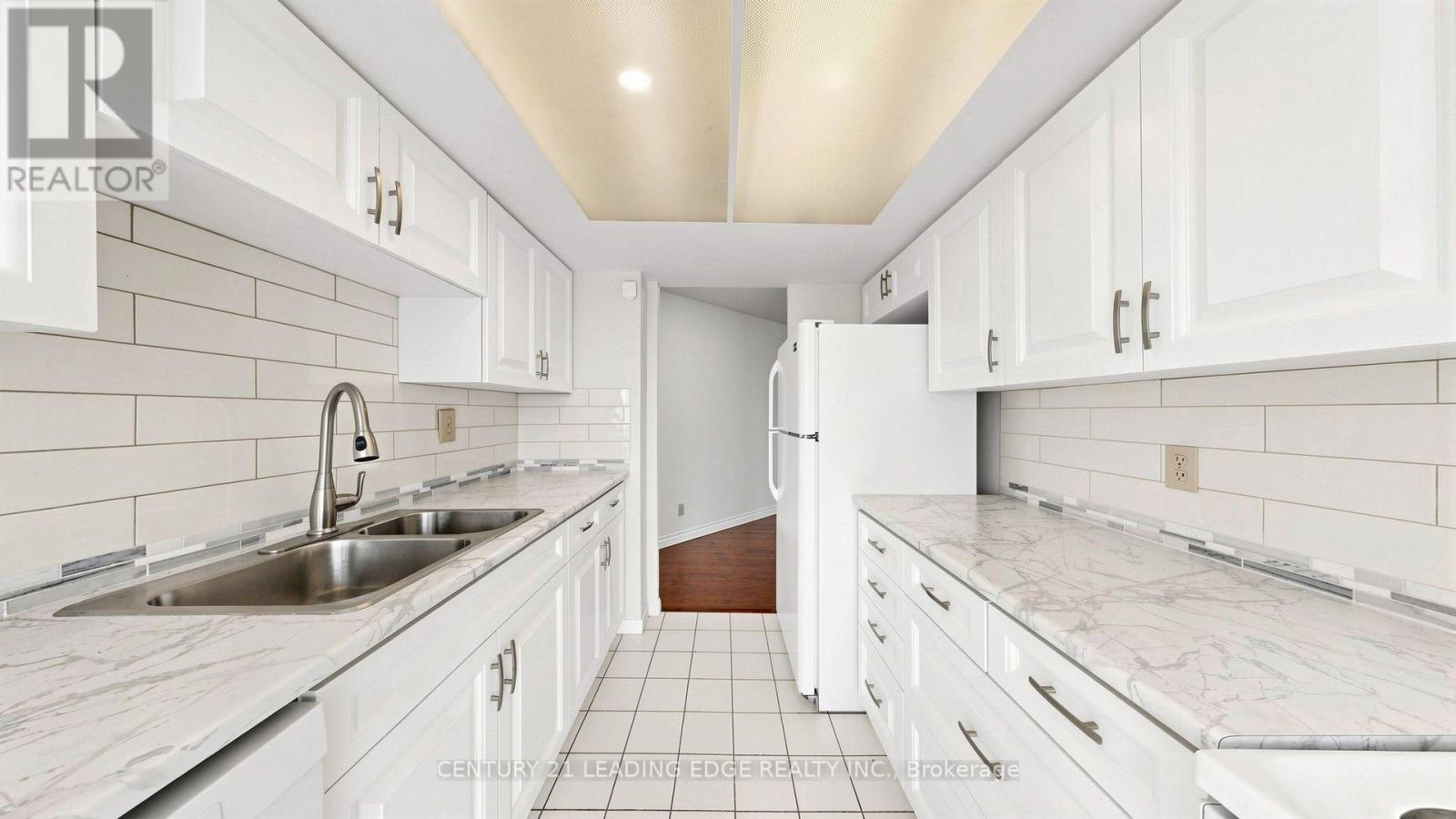 #422 11753 SHEPPARD AVENUE E - 3