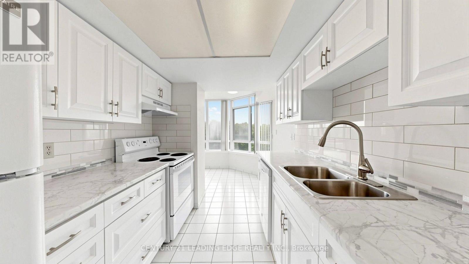 #422 11753 SHEPPARD AVENUE E - 6