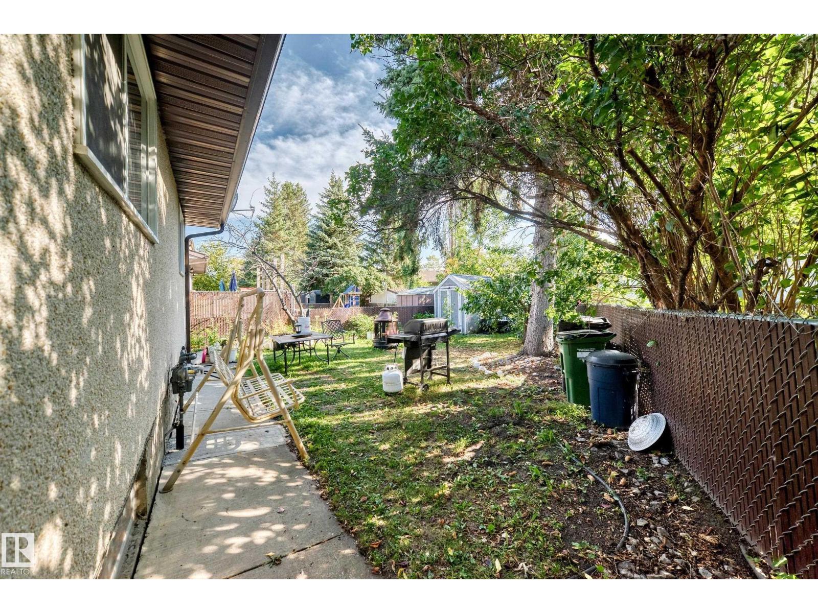 11007 173A AV NW - 34