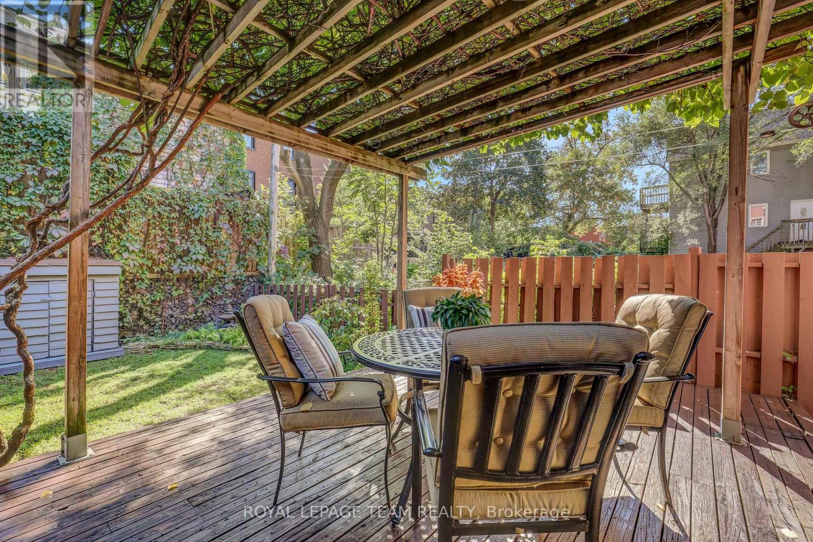 504 CLARENCE STREET E - Image 34