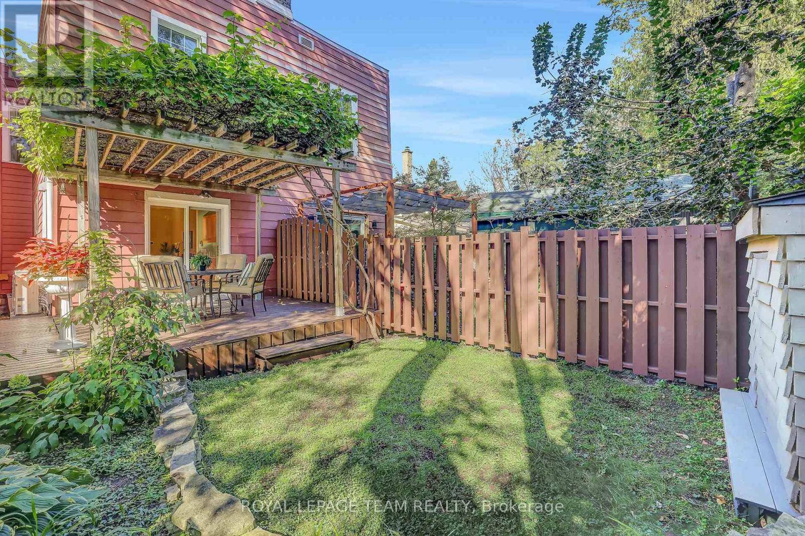 504 CLARENCE STREET E - Image 38