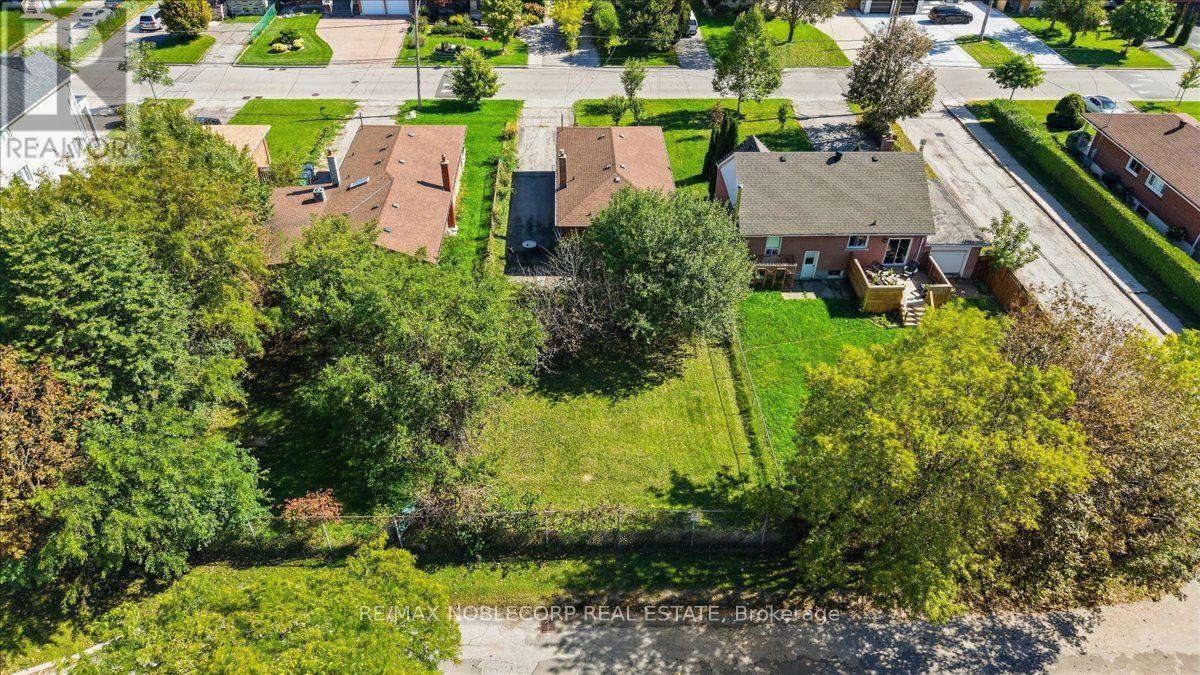 66 GOODERHAM DRIVE - 22