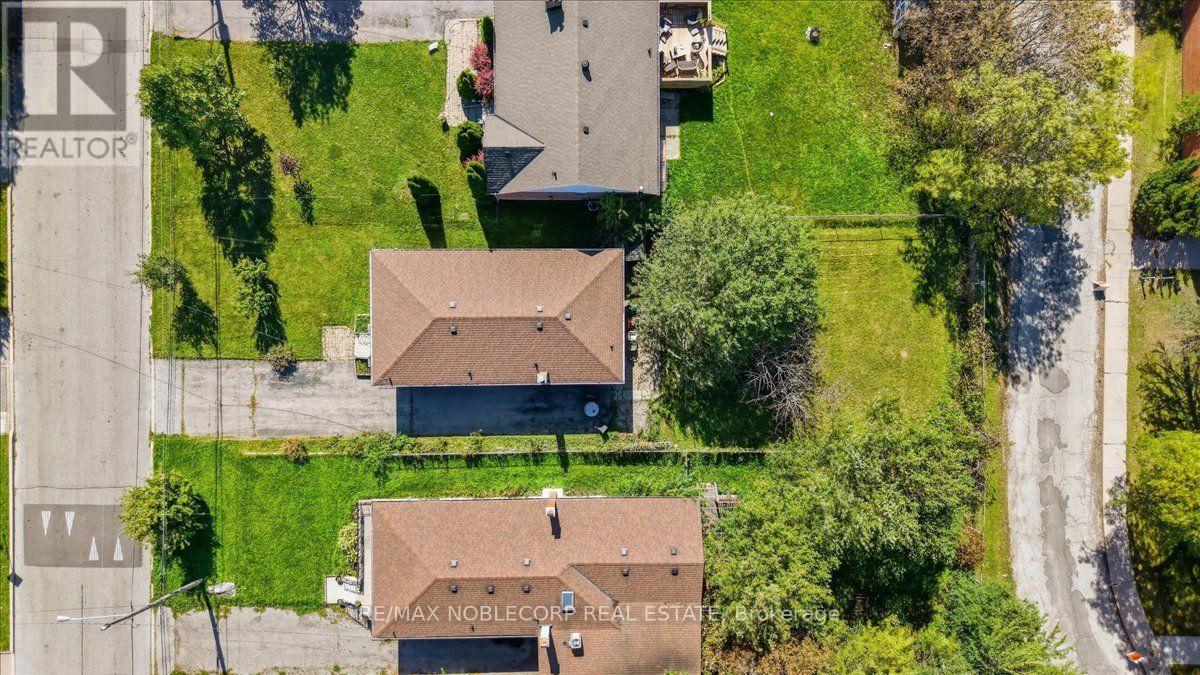66 GOODERHAM DRIVE - 24