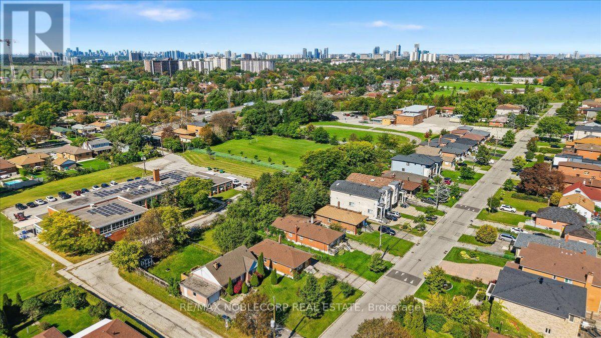 66 GOODERHAM DRIVE - 27