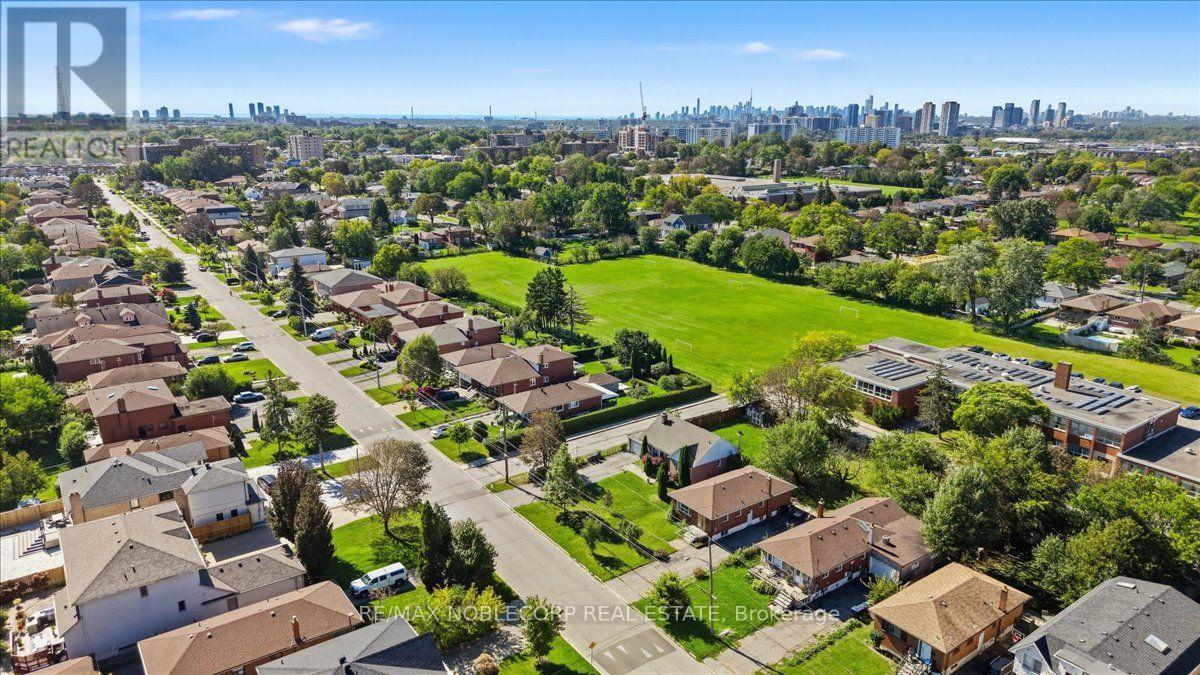 66 GOODERHAM DRIVE - 28