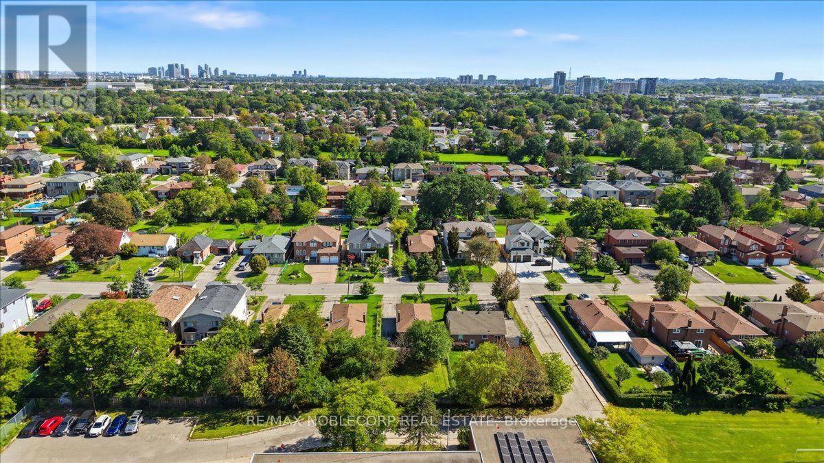 66 GOODERHAM DRIVE - 29