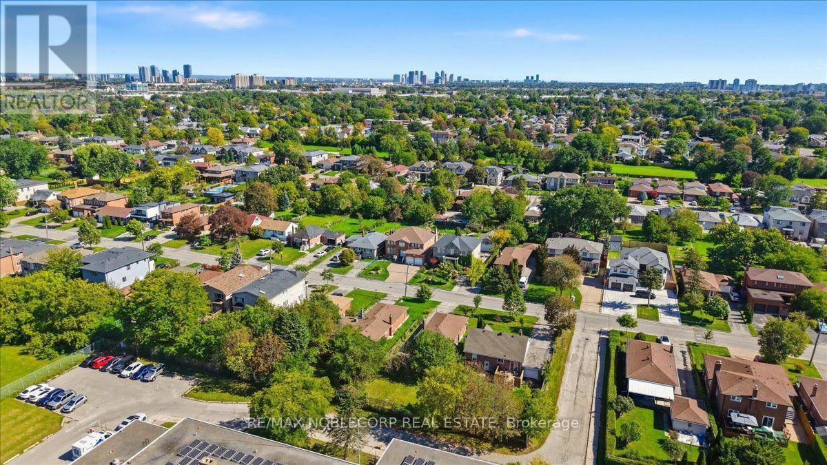 66 GOODERHAM DRIVE - 30