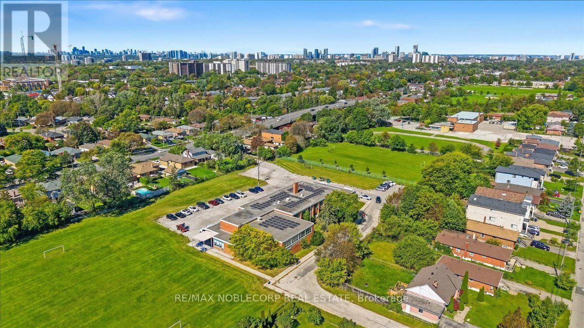66 GOODERHAM DRIVE - 31