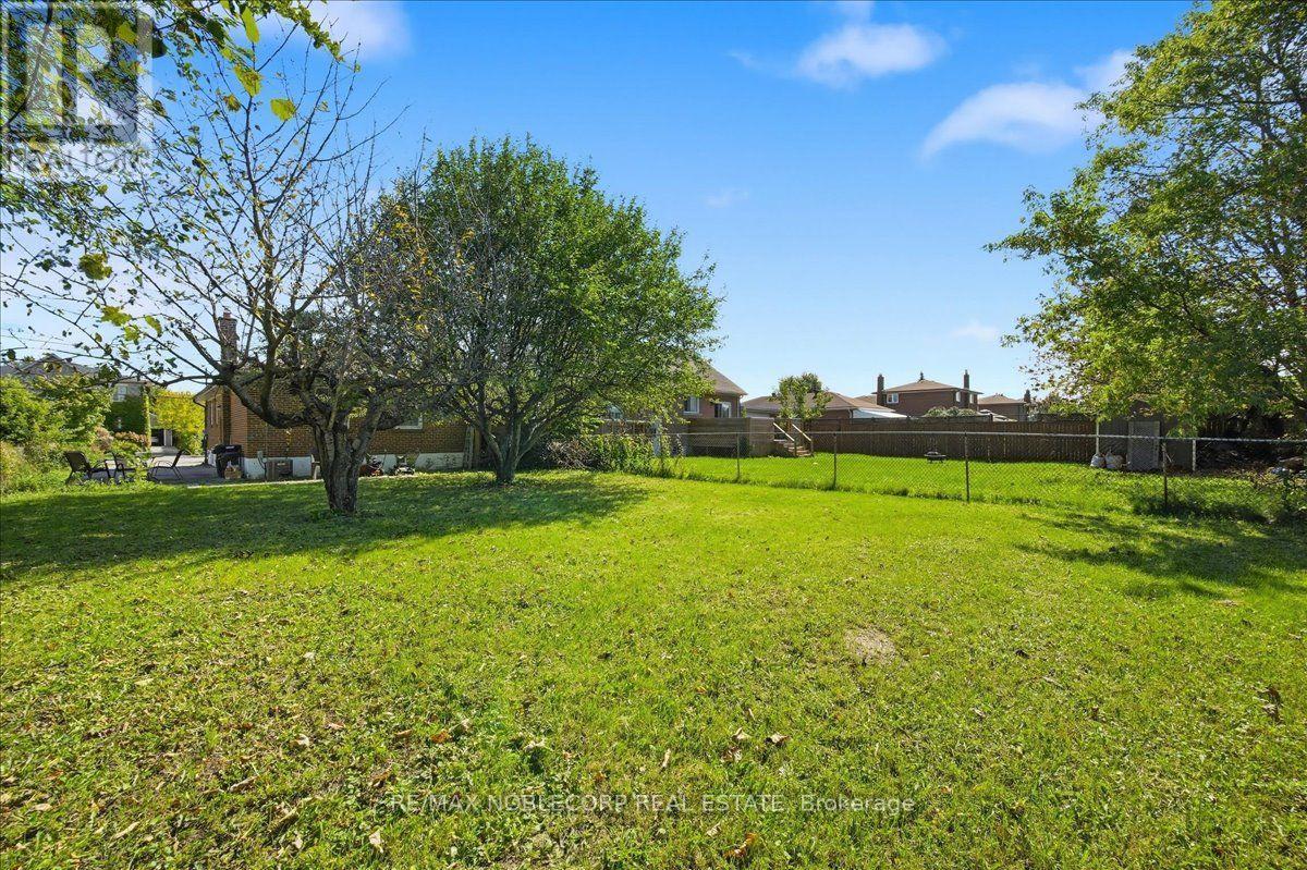 66 GOODERHAM DRIVE - 34