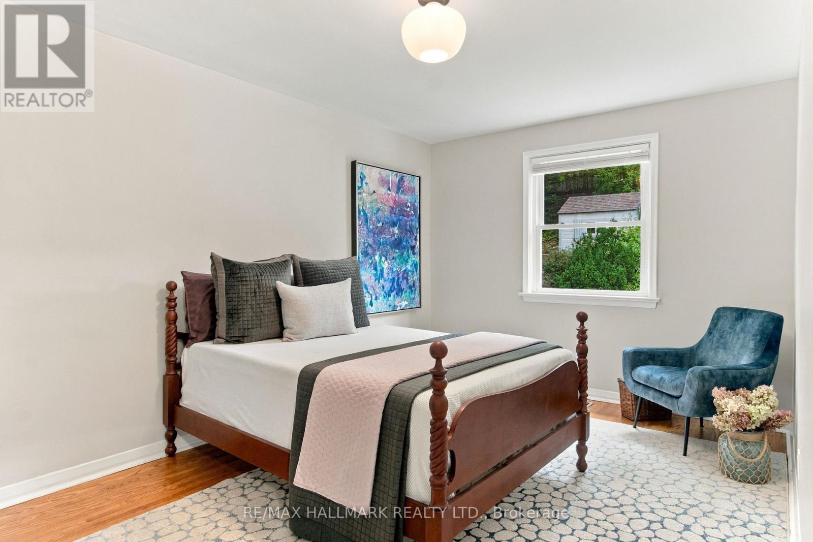 35 LOVE CRESCENT - 28