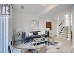 57 Gail Parks Crescent, Newmarket, ON L3X3B9 Photo 32