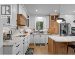 684 Lakelands Avenue, Innisfil, ON L9S4E6 Photo 18