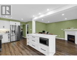 Primary Bedroom - 102 Holgate Street, Barrie, ON L4N2T9 Photo 14