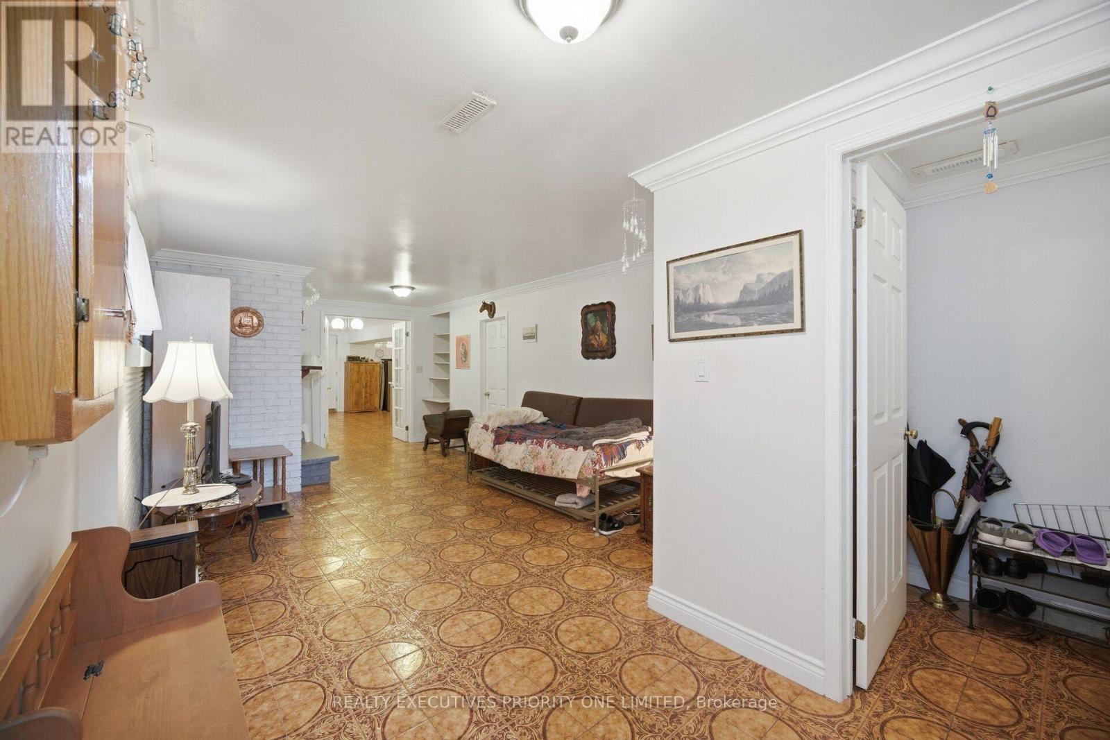 43 ELANA DRIVE - 29