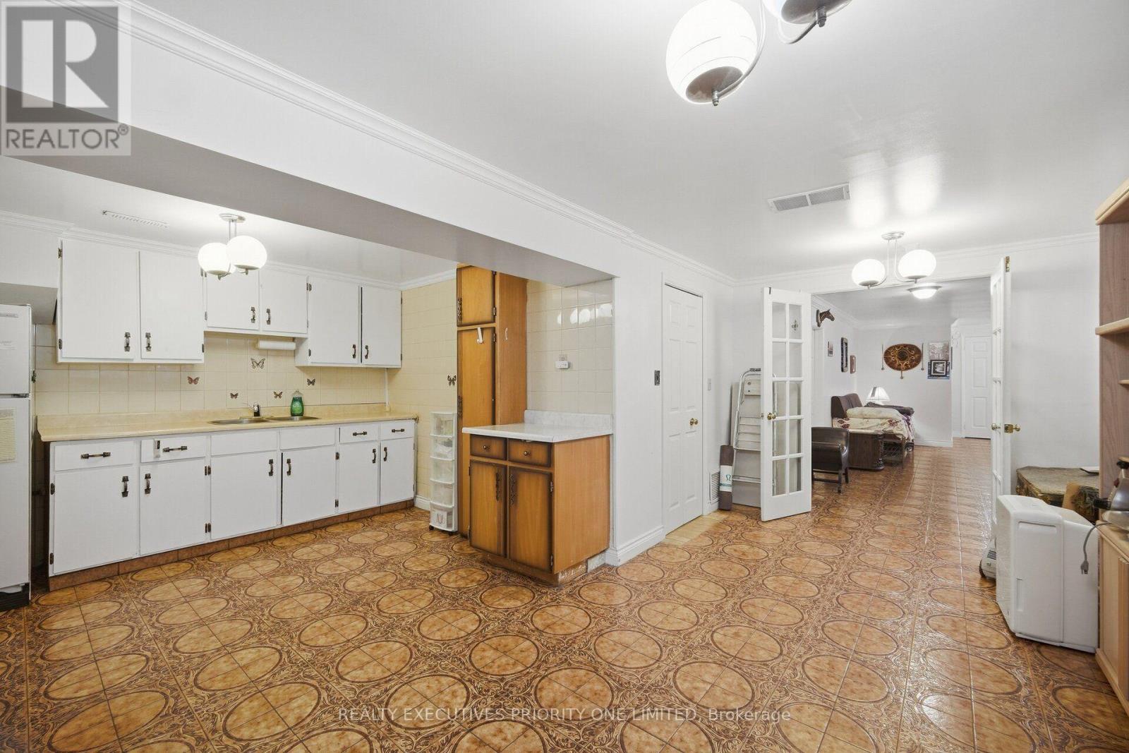 43 ELANA DRIVE - Image 32