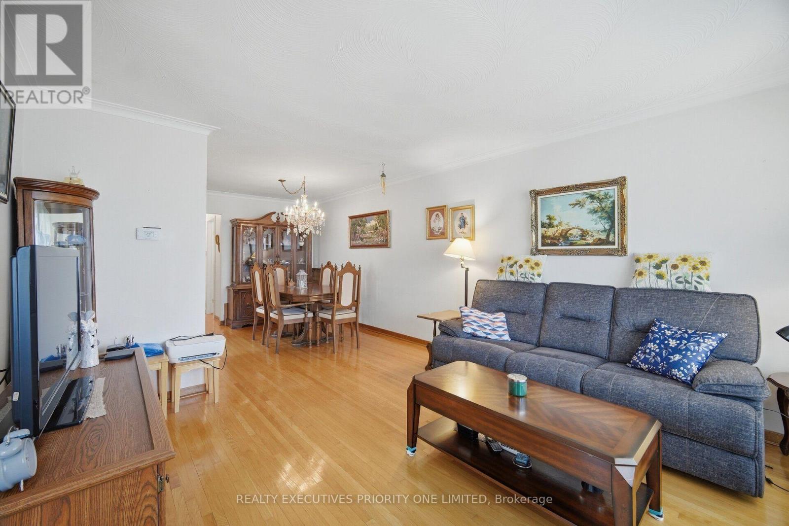 43 ELANA DRIVE - 8