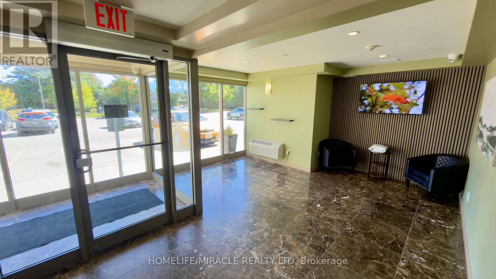818 - 239 AUBURN DRIVE — photo 3