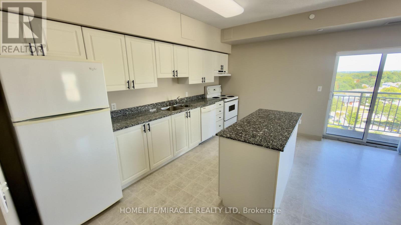 818 - 239 AUBURN DRIVE, Waterloo — photo 4