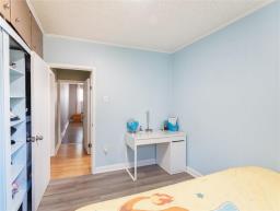 137 Kilbride Avenue, Winnipeg, MB R2V0Z7 Photo 21