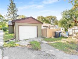 137 Kilbride Avenue, Winnipeg, MB R2V0Z7 Photo 25