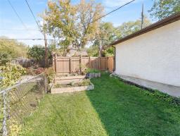 137 Kilbride Avenue, Winnipeg, MB R2V0Z7 Photo 26