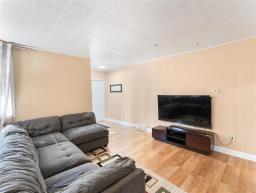 Bedroom - 137 Kilbride Avenue, Winnipeg, MB R2V0Z7 Photo 6