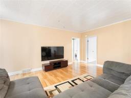 137 Kilbride Avenue, Winnipeg, MB R2V0Z7 Photo 7