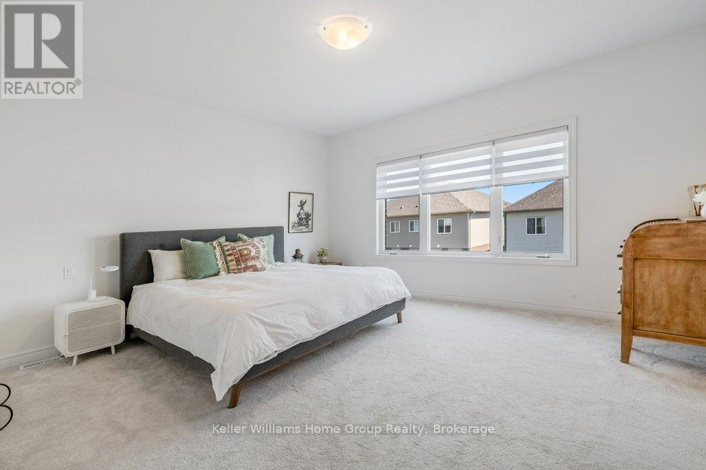 48 MACALISTER BOULEVARD - 11
